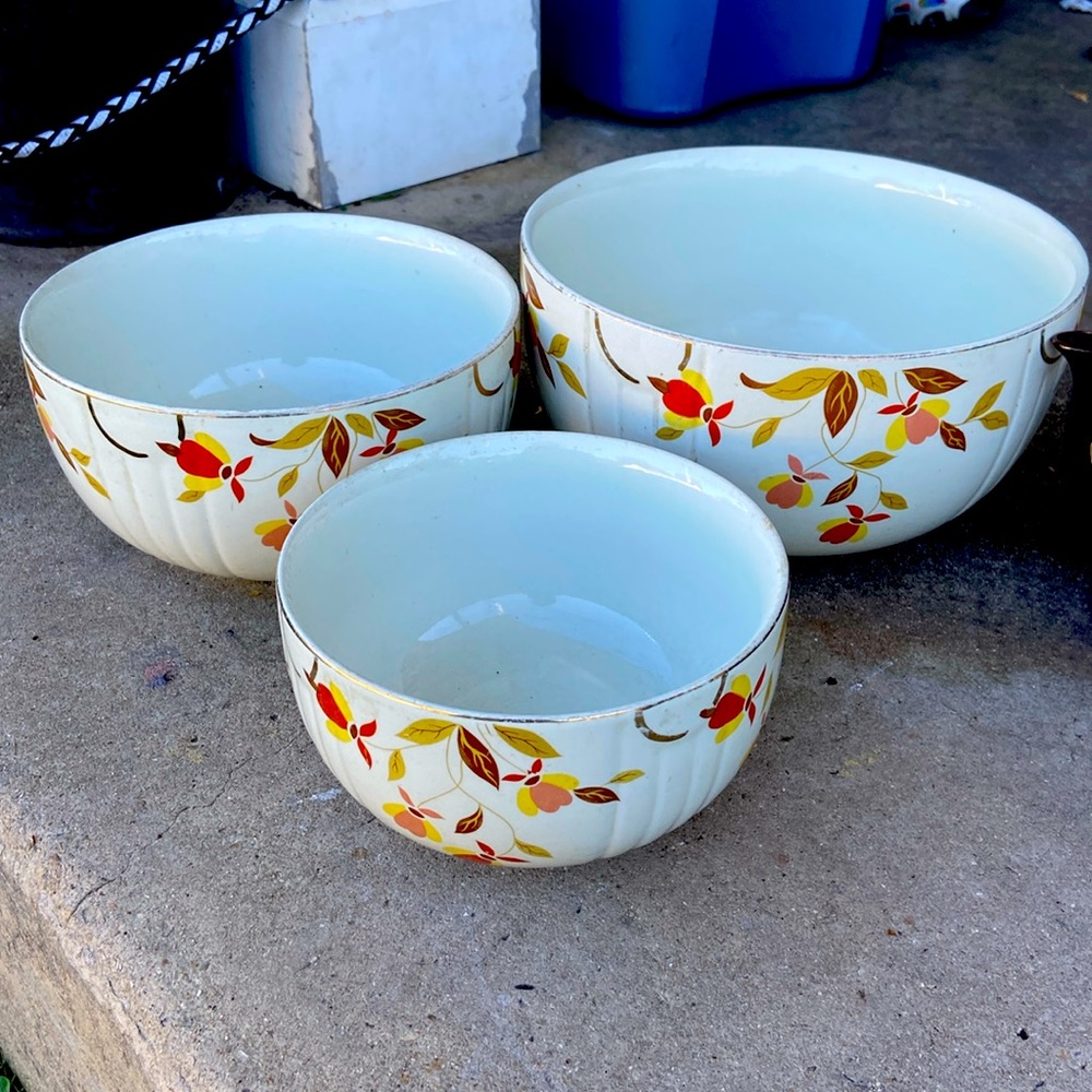 Vintage 1940s bowl set. Set of 3. Autumn leaves.